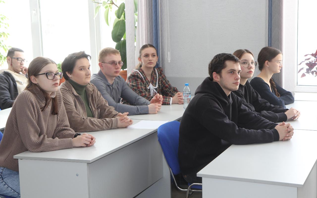 ФОТО к новости: Участник СВО рассказал студентам НГПУ о службе в Войсках беспилотных систем