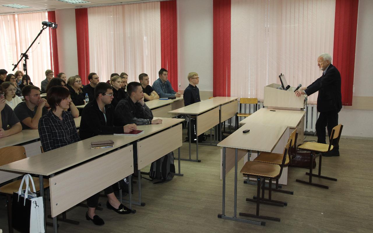 ФОТО к новости: Бронзовый век открывает тайны студентам НГПУ: академик Вячеслав Молодин подвел итоги археологического сезона