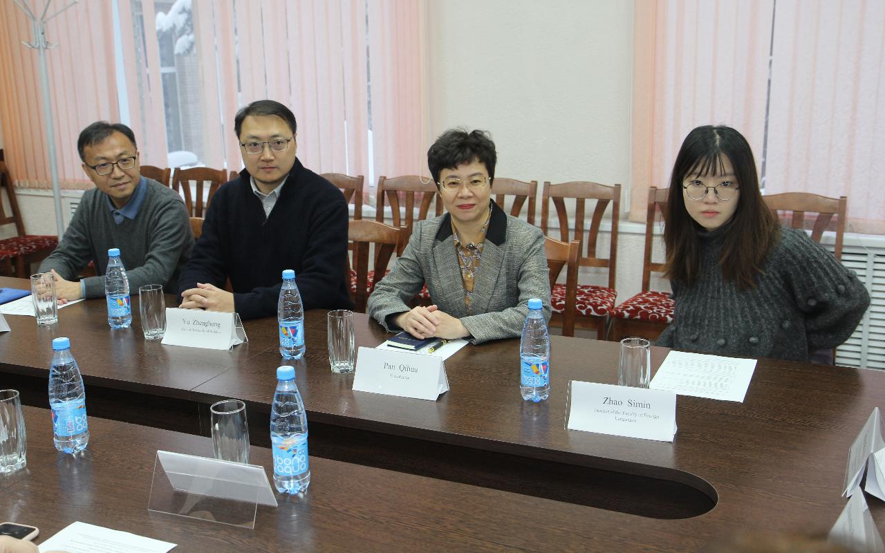 ФОТО к новости: НГПУ углубляет сотрудничество с университетом китайской провинции Гуандун