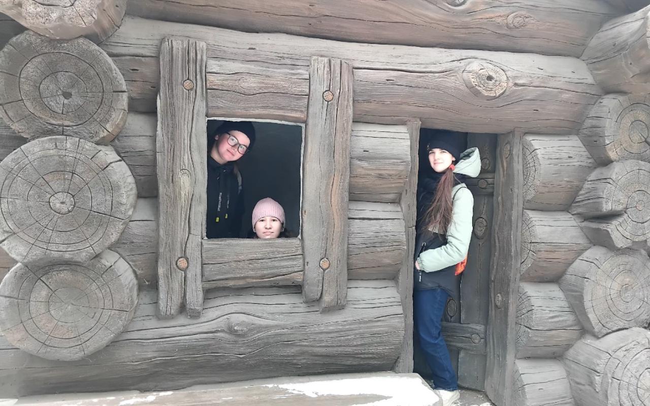 ФОТО к новости: Новосибирский зоопарк стал чище благодаря студентам НГПУ