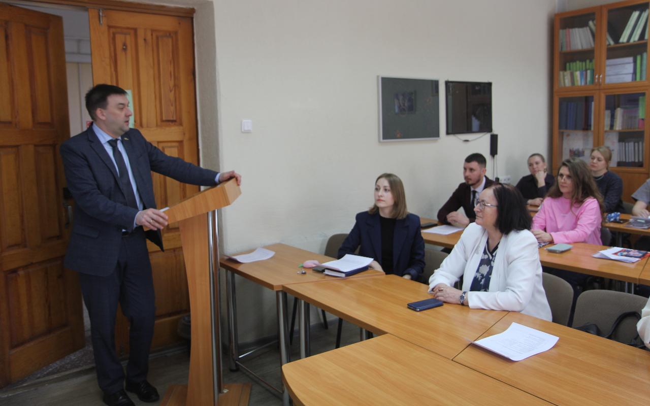 ФОТО к новости: Цифровые технологии и воспитательный процесс: в НГПУ обсудили, как их соединить