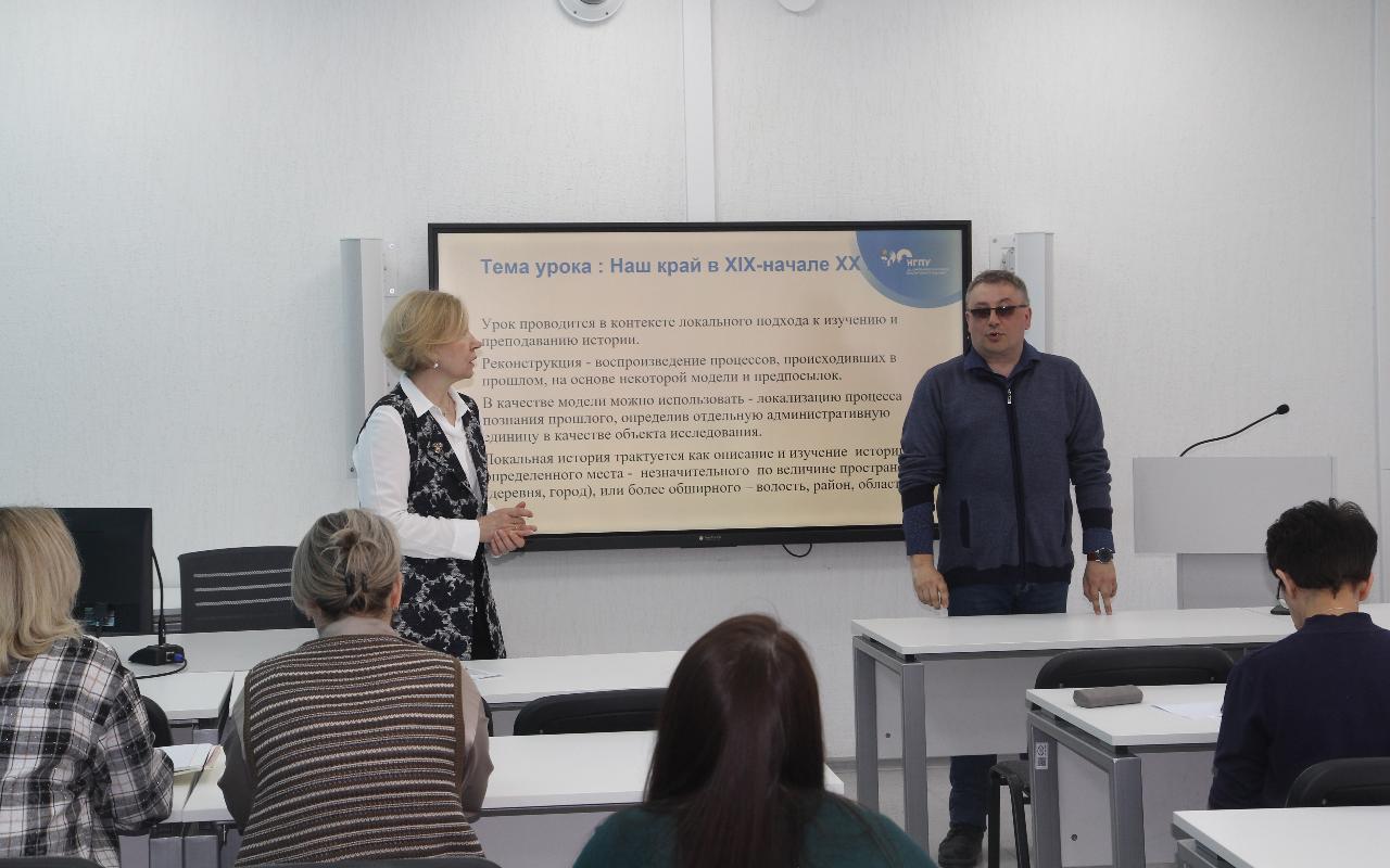 ФОТО к новости: От истории семьи – к истории России: мастер-класс в НГПУ дал победитель конкурса Фонда Румянцева