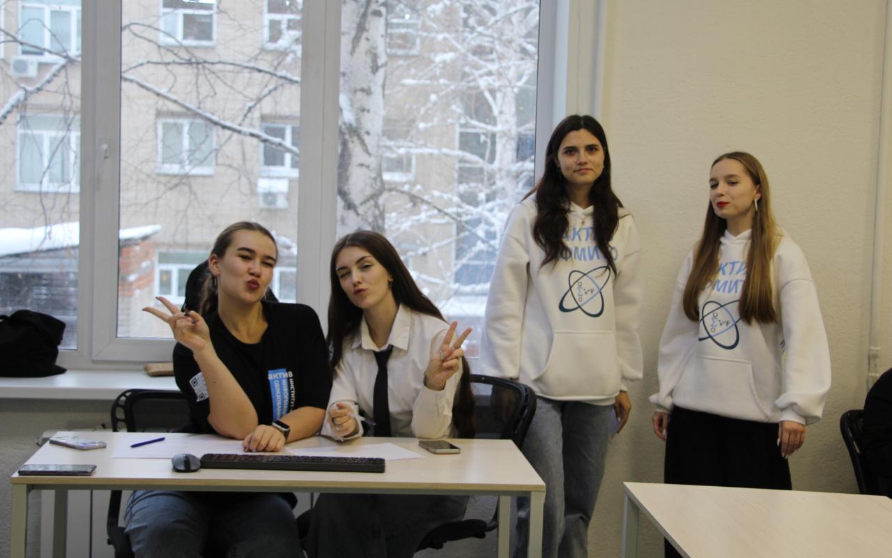 ФОТО к новости: Дневник ПедСибири: в НГПУ прошёл научно-популярный квиз «Тайны Вселенной»