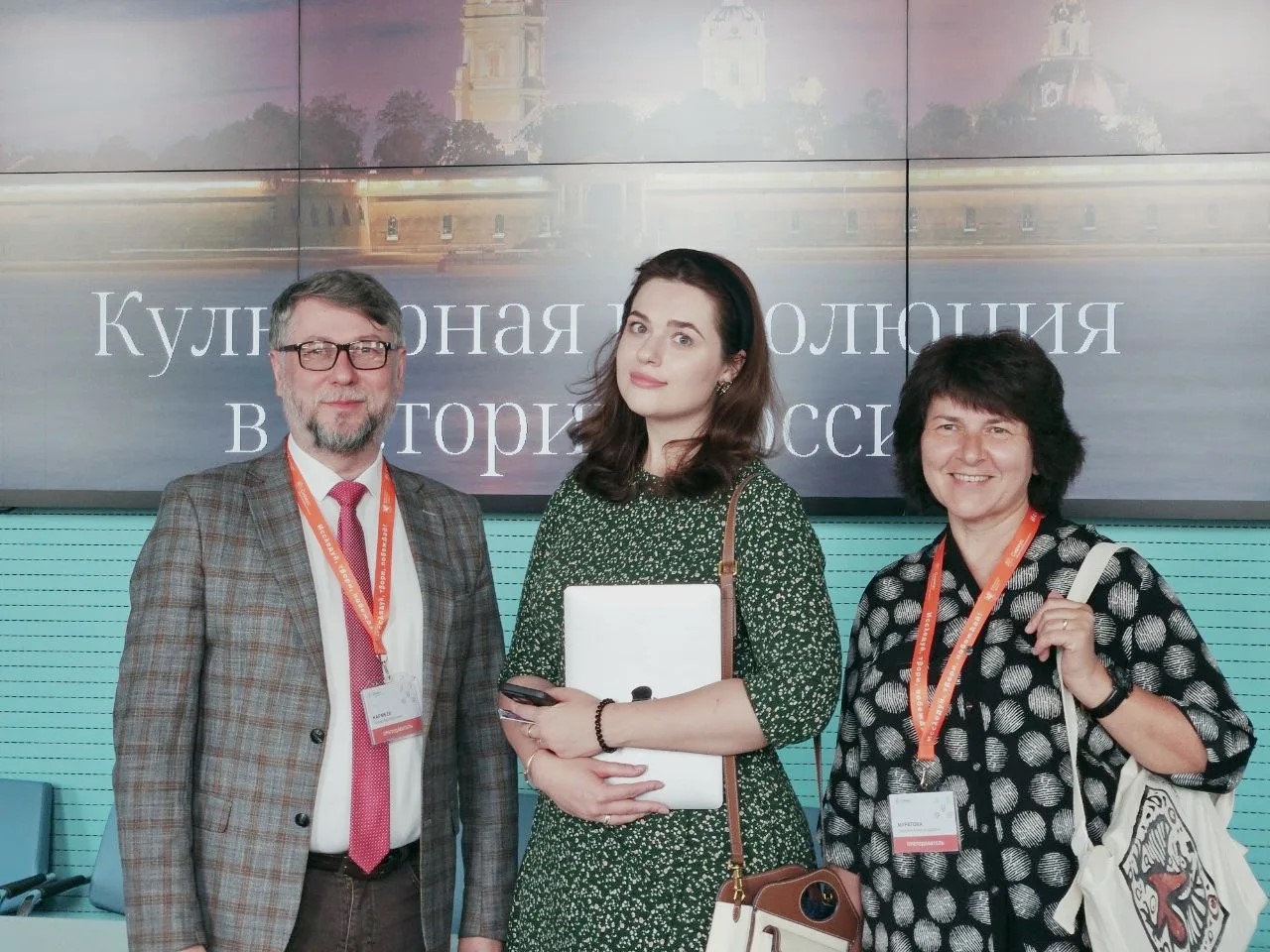 ФОТО к новости: Преподаватели НГПУ работают на образовательной программе «Культура и общество» в «Сириусе»