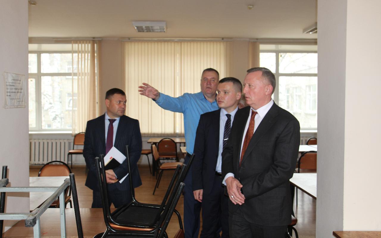 ФОТО к новости: Институт с богатыми традициями: и.о. ректора познакомился с работой ИИ НГПУ