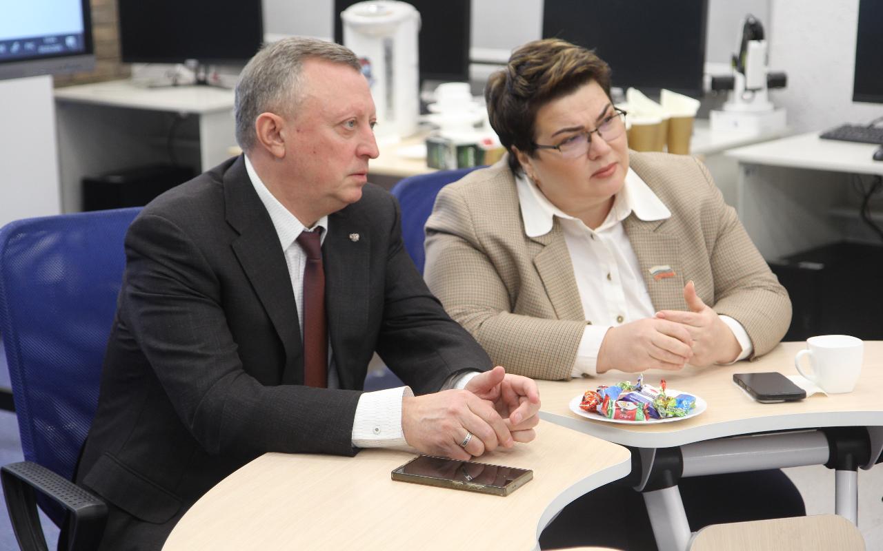 ФОТО к новости: С передовой – в студенты, а затем в педагоги: ректор НГПУ провел встречу с ветеранами СВО