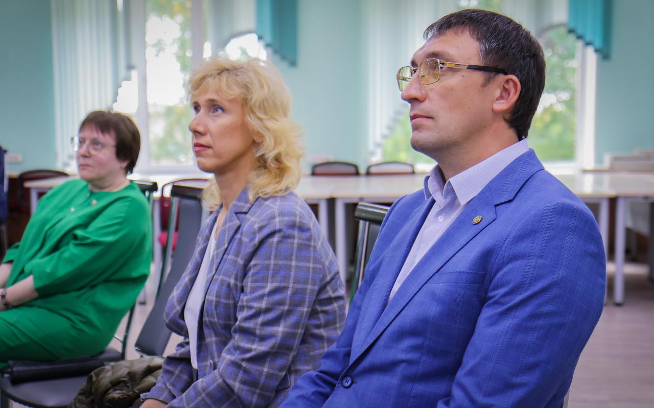 ФОТО к новости: Главная ценность университета: лучшие работники НГПУ удостоены наград и почётных званий Министерства просвещения Российской Федерации