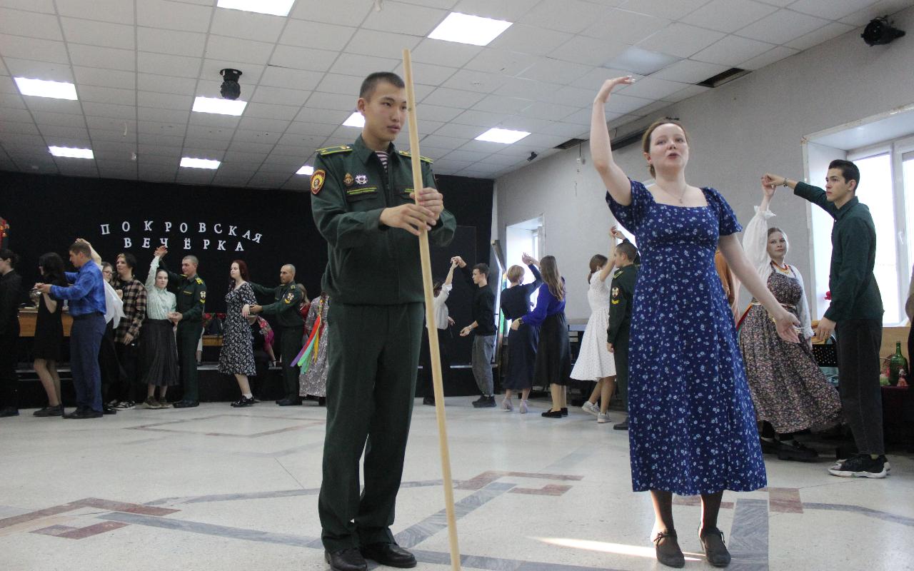 ФОТО к новости: Песни, танцы и знакомства: как прошла Покровская вечёрка в НГПУ