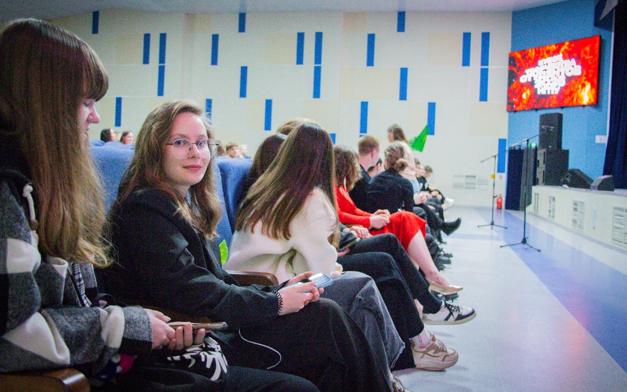 ФОТО к новости: Яркие номера, громкие аплодисменты и заслуженные награды: в НГПУ прошёл Гала-концерт Кубка студенческого творчества – 2025