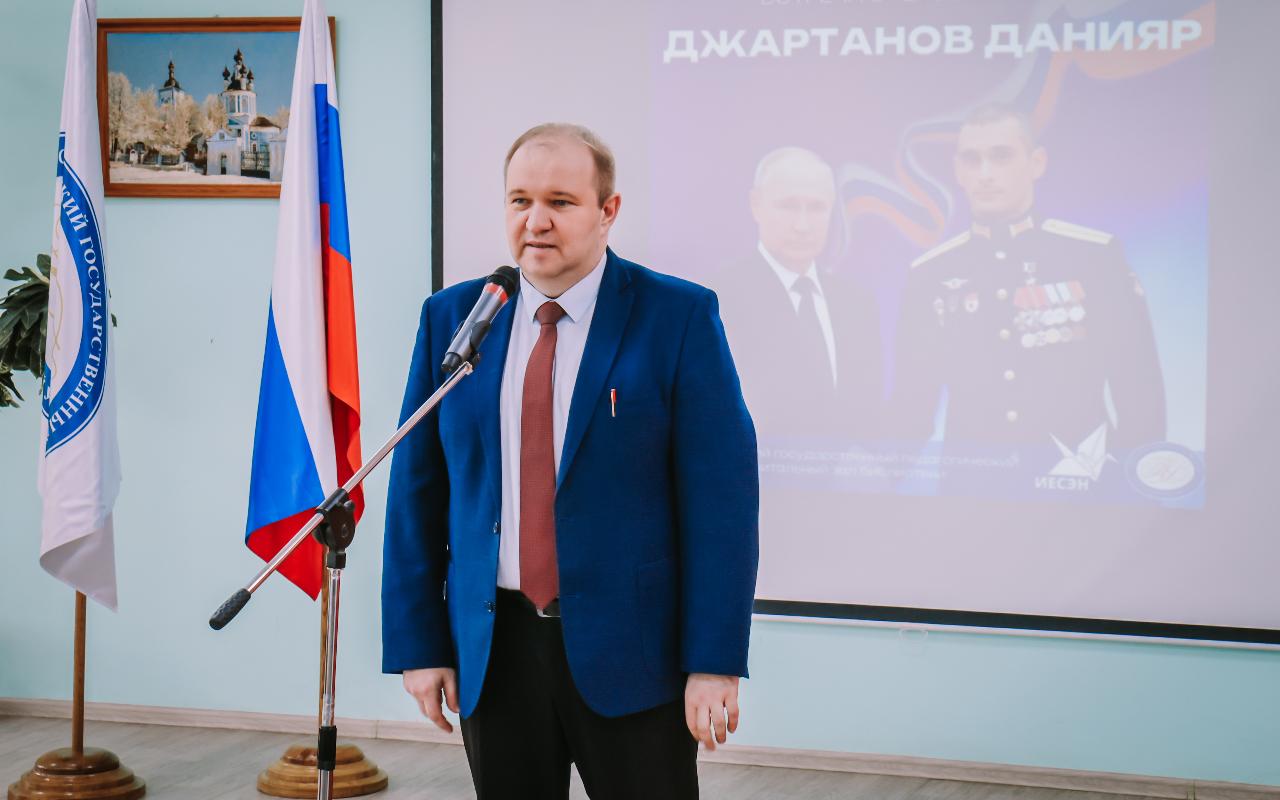 ФОТО к новости: Герой России Данияр Джартанов встретился со студентами НГПУ