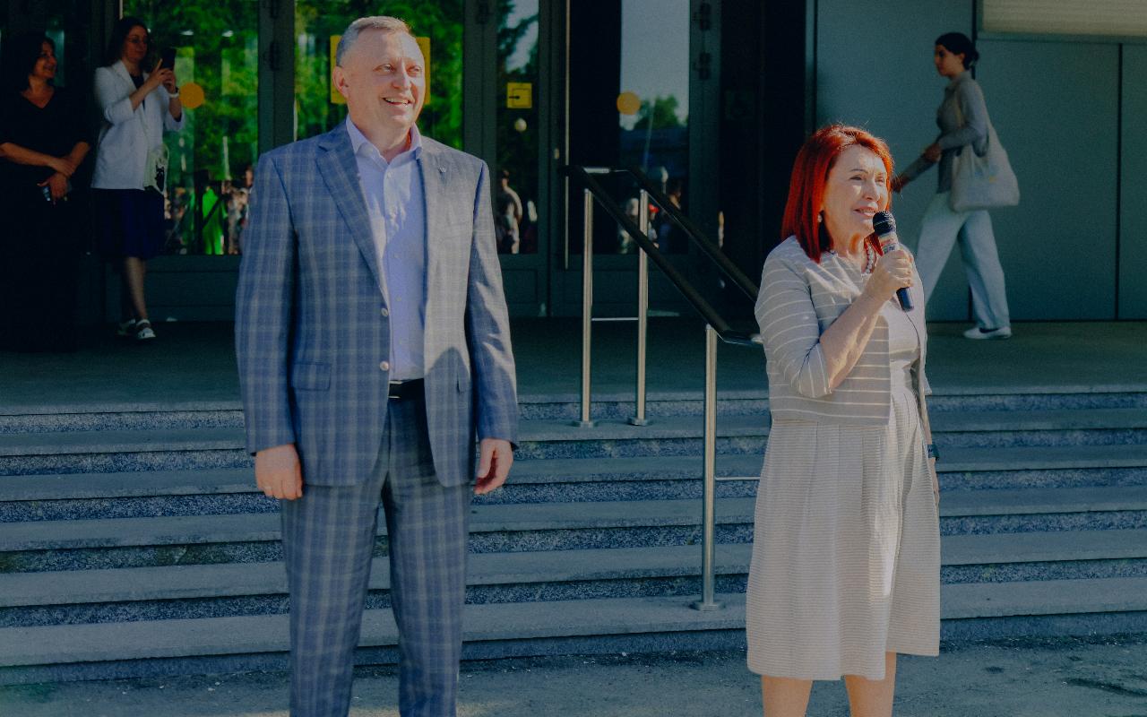 ФОТО к новости: Герои, аквагрим и игры: как НГПУ встретил первый день лета