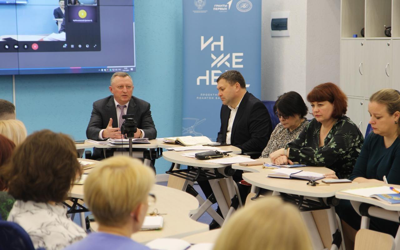 ФОТО к новости: Сергей Кравцов: «Важно утвердить в Стратегии развития образования принципы, которые сформированы в системе в последние годы»