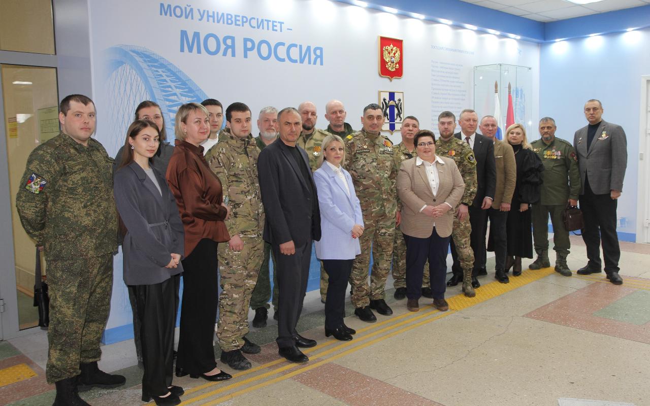 ФОТО к новости: С передовой – в студенты, а затем в педагоги: ректор НГПУ провел встречу с ветеранами СВО