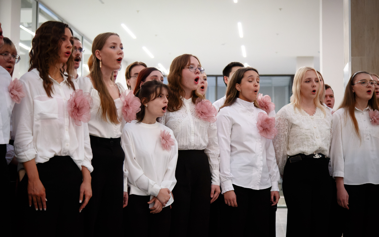 ФОТО к новости: Музыка, которая объединяет: хор ИКиМП НГПУ стал участником масштабного хорового фестиваля