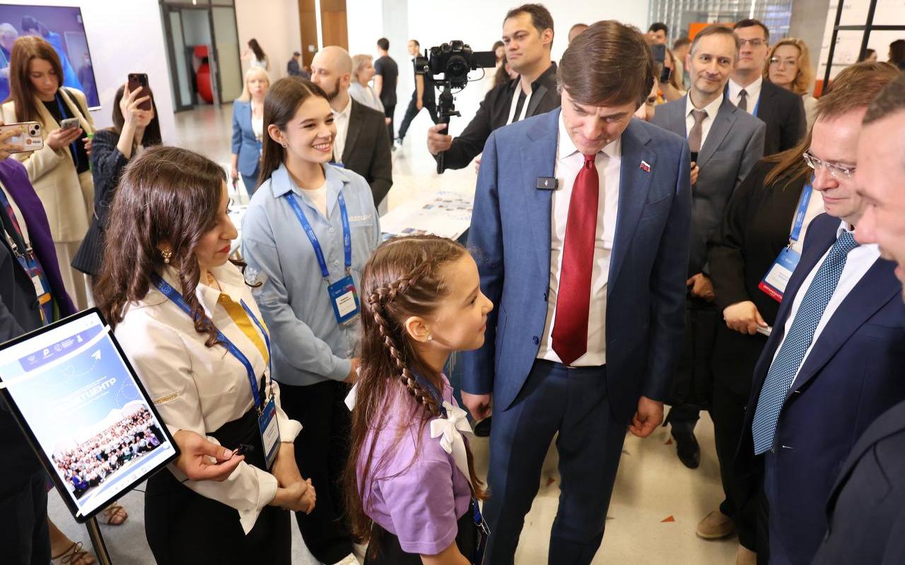 ФОТО к новости: Будущее начинается с образования: в Казани открылась выставочная зона Международного форума министров образования