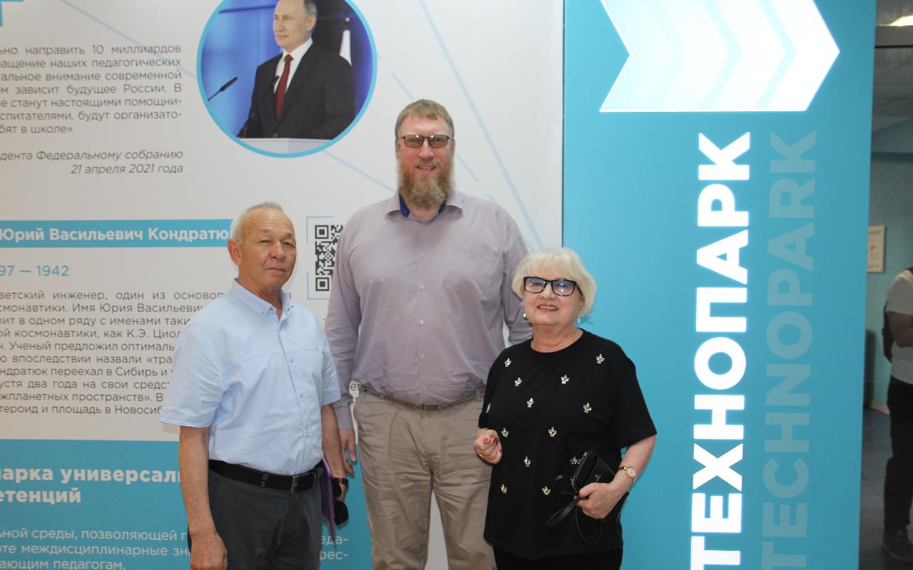 ФОТО к новости: Страны разные – проблемы общие: преподаватель вуза из Узбекистана знакомится с педагогическим опытом и традициями ИФМИТО НГПУ