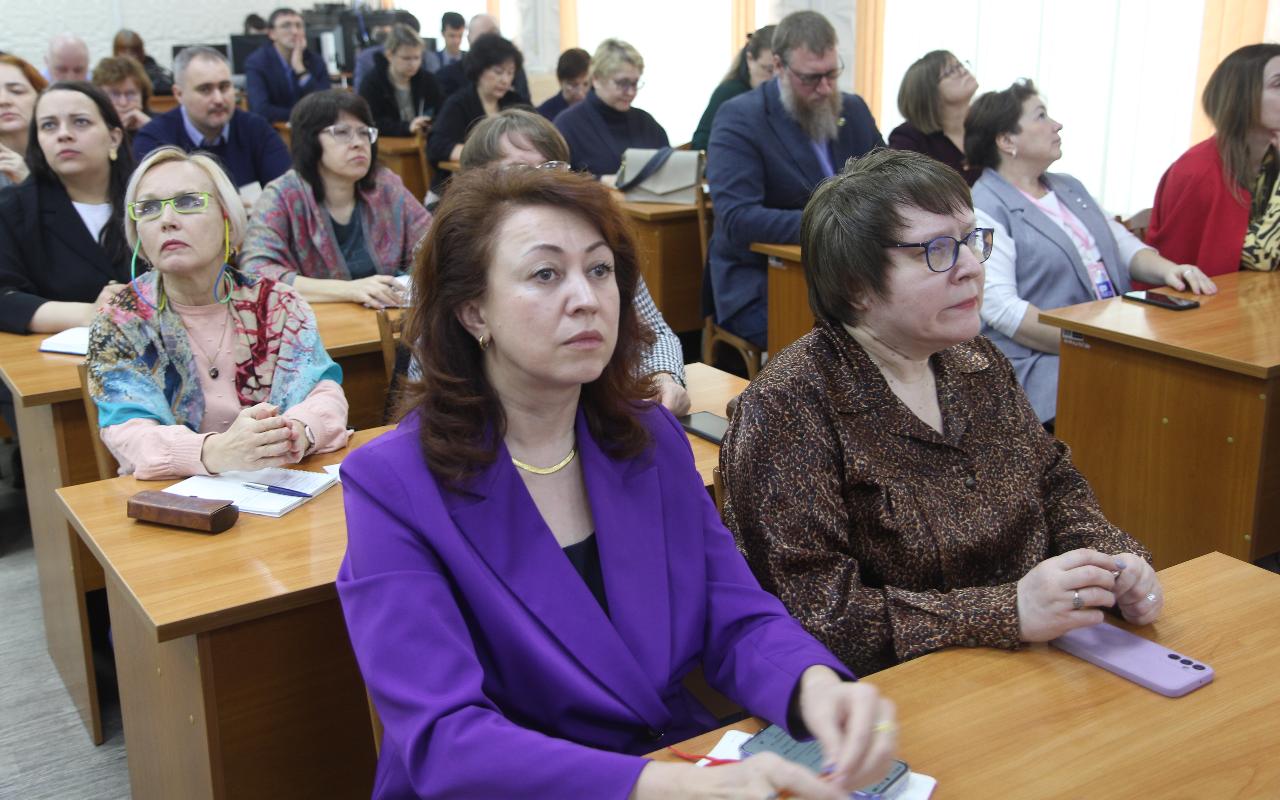 ФОТО к новости: Вопросы планирования - в центре внимания на производственном совещании в НГПУ