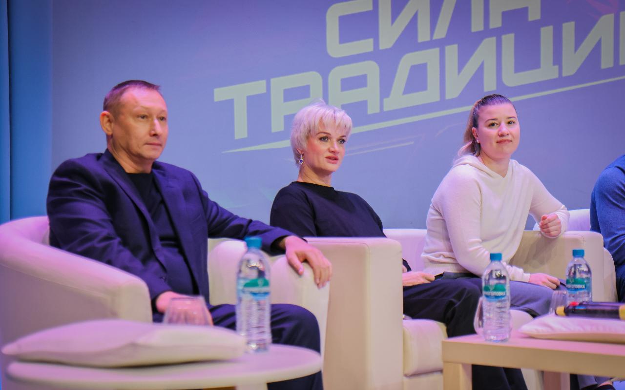 ФОТО к новости: Как стать героем спорта: олимпийские легенды раскрыли секреты студентам НГПУ