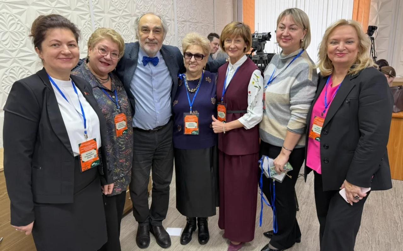 ФОТО к новости: НГПУ поздравляет Наталью Николаевну Журавлёву с 40-летием работы в университете