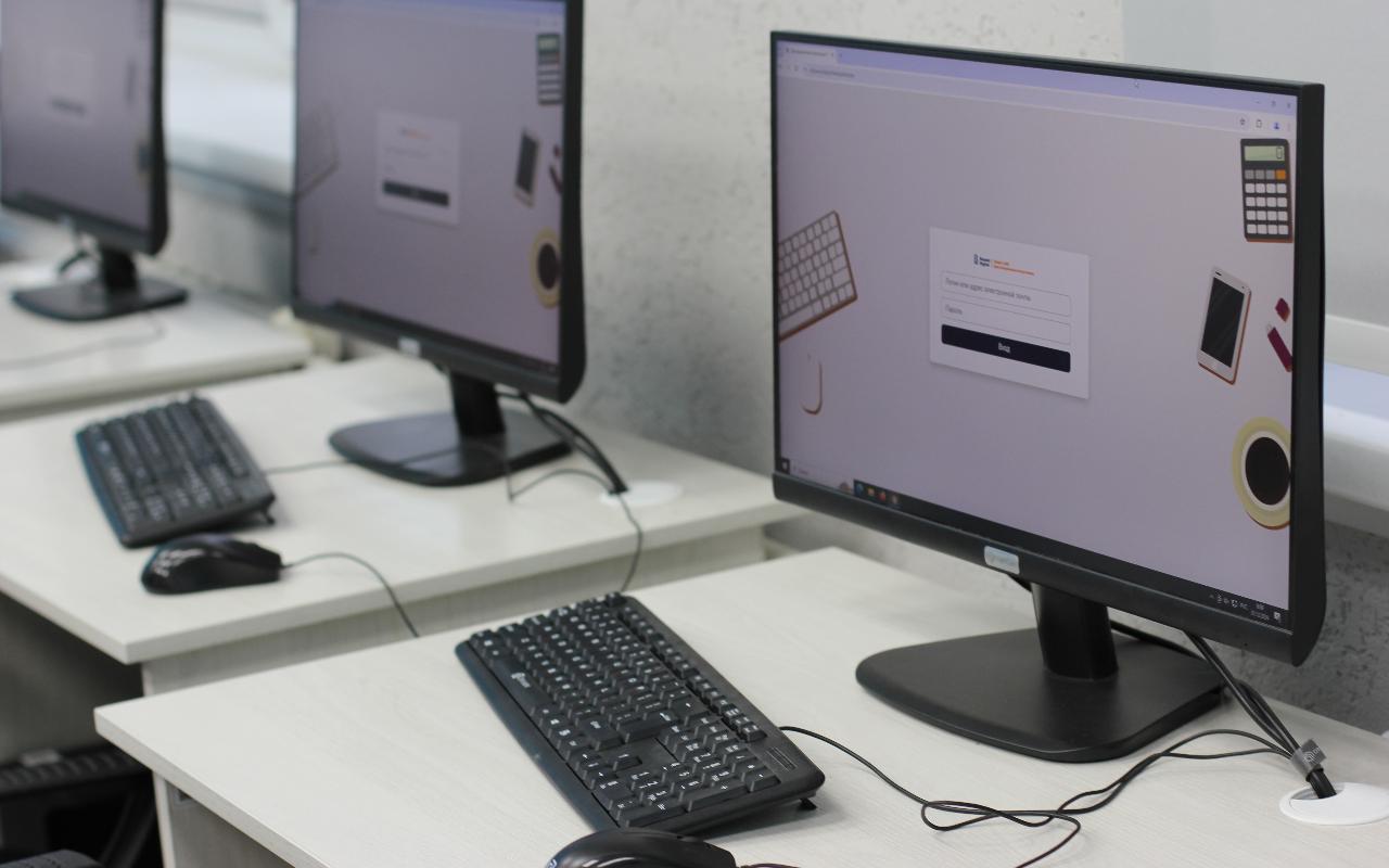 ФОТО к новости: НГПУ принял финалистов Всероссийского чемпионата сочинений «Своими словами»