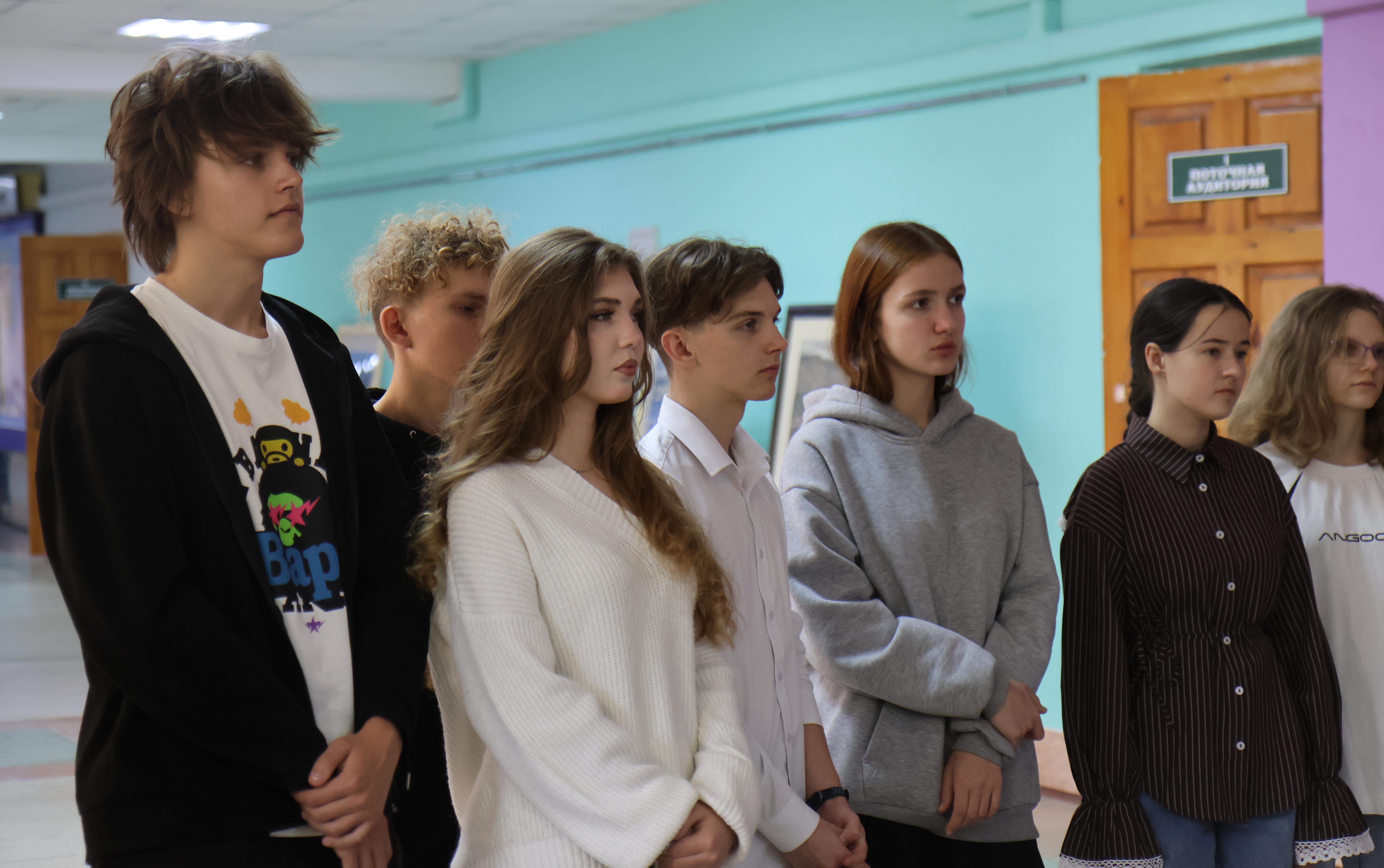 ФОТО к новости: Выставка работ Александра Абрамова – первая экспозиция молодежного пространства «Мой университет – мои знания»