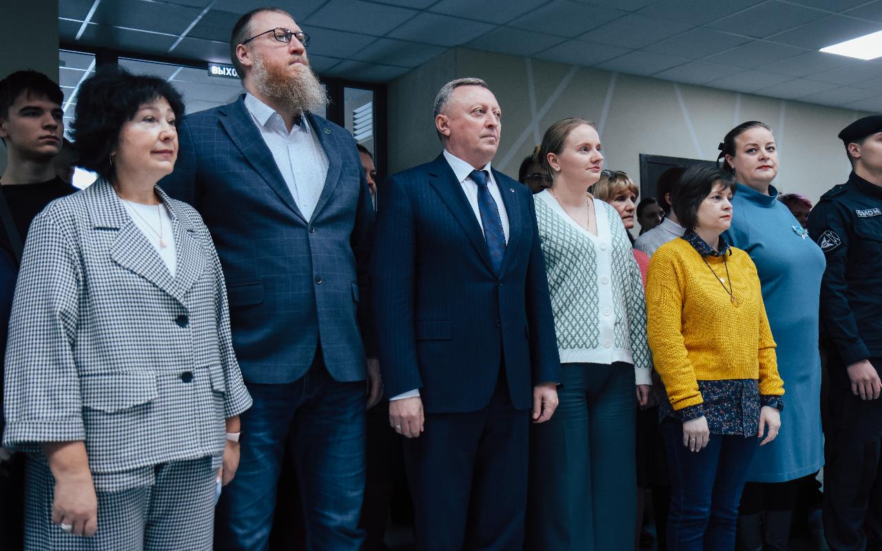 ФОТО к новости: В НГПУ торжественно подняли Государственный флаг Российской Федерации в День российского студенчества