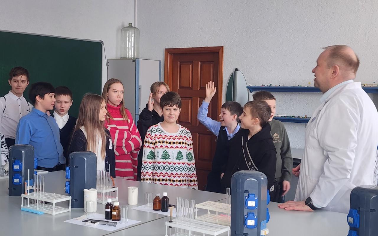 ФОТО к новости: Научные лаборатории ИЕСЭН вновь встречают юных исследователей окружающей среды