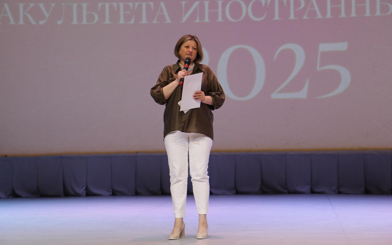 ФОТО к новости: Золотой фонд России: выпускники факультета иностранных языков НГПУ получили дипломы