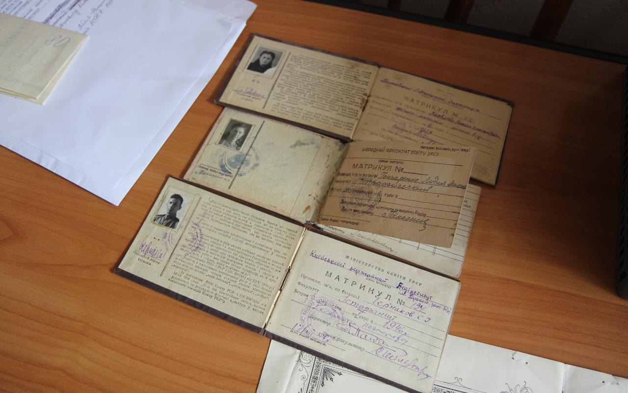 ФОТО к новости: Аттестат зрелости и зачётная книжка сестры Михаила Булгакова найдены в архиве НГПУ