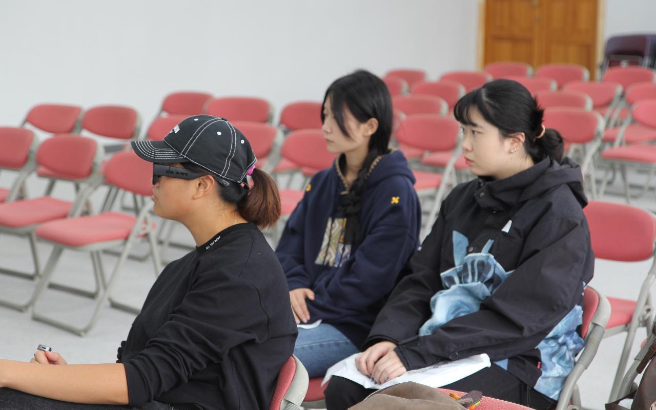 ФОТО к новости: В НГПУ для знакомства с самбо приехали студенты из Китая 