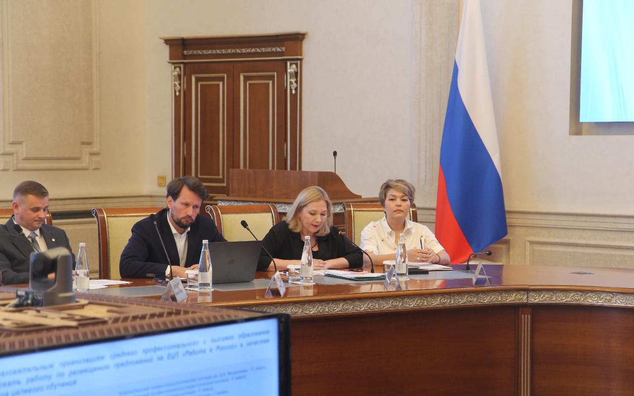 ФОТО к новости: Ректор НГПУ Сергей Нелюбов: «Профориентационную работу со школьниками нужно начинать как можно раньше»