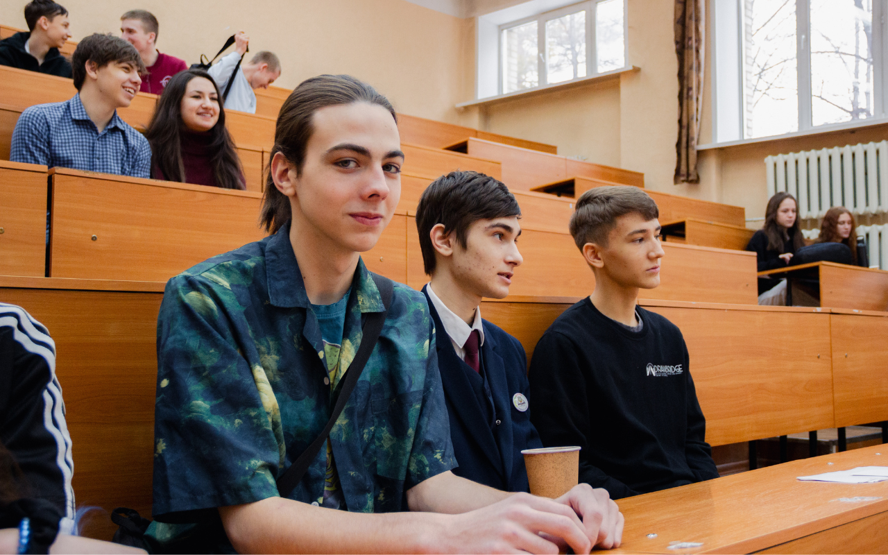ФОТО к новости: «Математическое домино»: в НГПУ прошла интеллектуальная игра для школьников