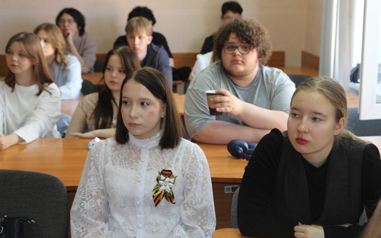 ФОТО к новости: «Отец солдата»: что связывает легендарный фильм с НГПУ?