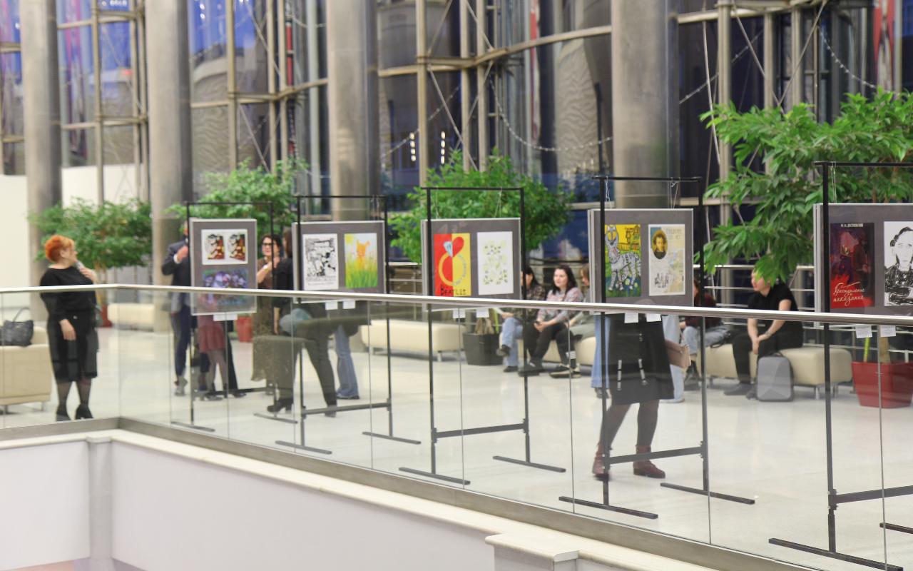 ФОТО к новости: Дневник ПедСибири: творчество юных дизайнеров ИИ НГПУ представил в Новосибирской филармонии