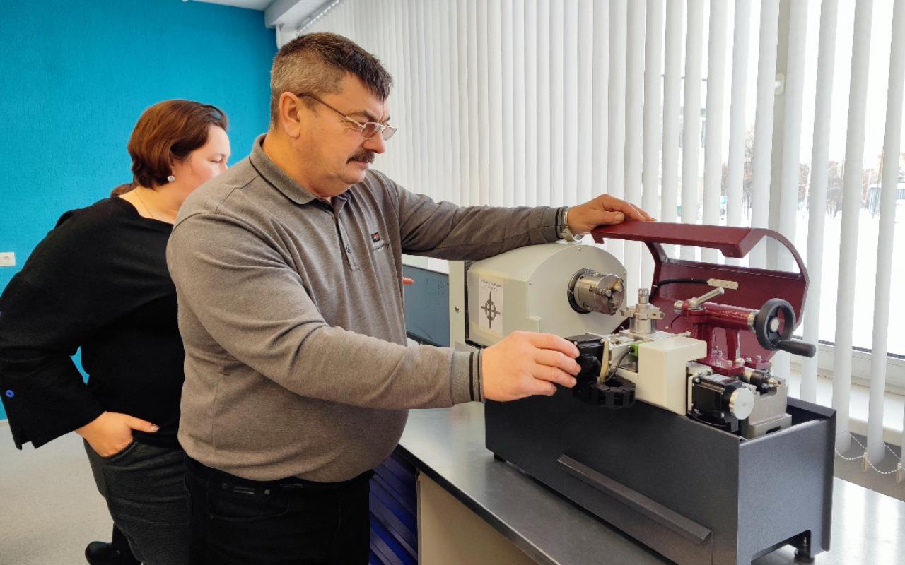 ФОТО к новости: Уроки труда XXI века: в НГПУ создано современное технологическое пространство для педагогов