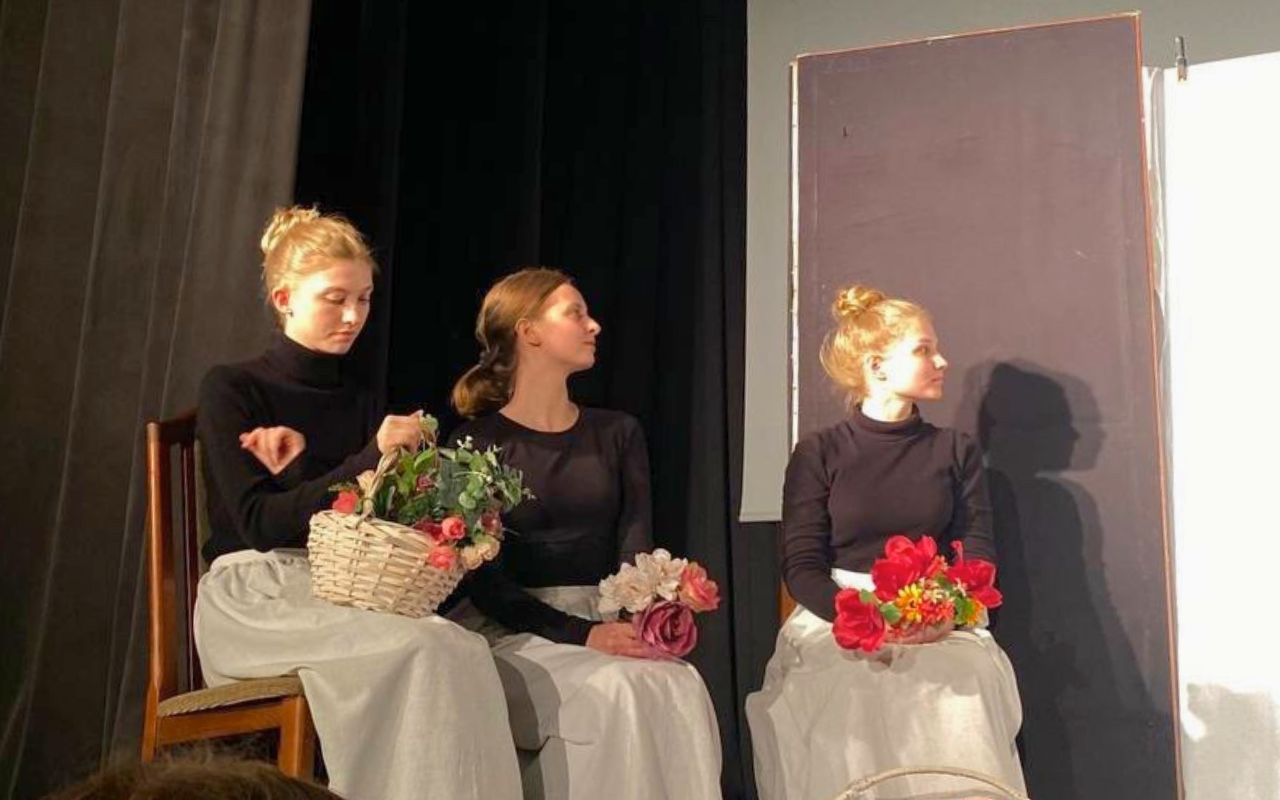 ФОТО к новости: «Ожившие полотна»: студенты ИКиМП НГПУ представили театрализованный дивертисмент в рамках «Ночи музеев»