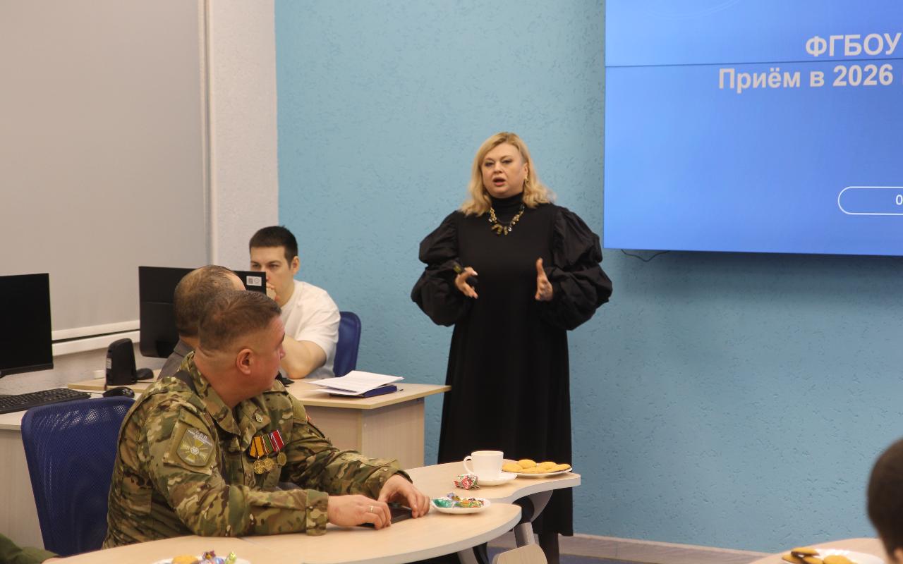 ФОТО к новости: С передовой – в студенты, а затем в педагоги: ректор НГПУ провел встречу с ветеранами СВО