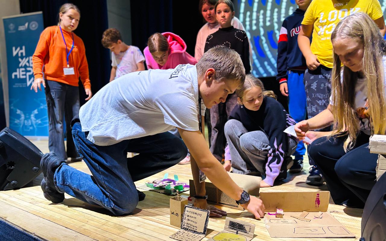 ФОТО к новости: «ИНЖЕНЕРиЯ» на выезде: как в лагере «Чкаловец» строили будущее