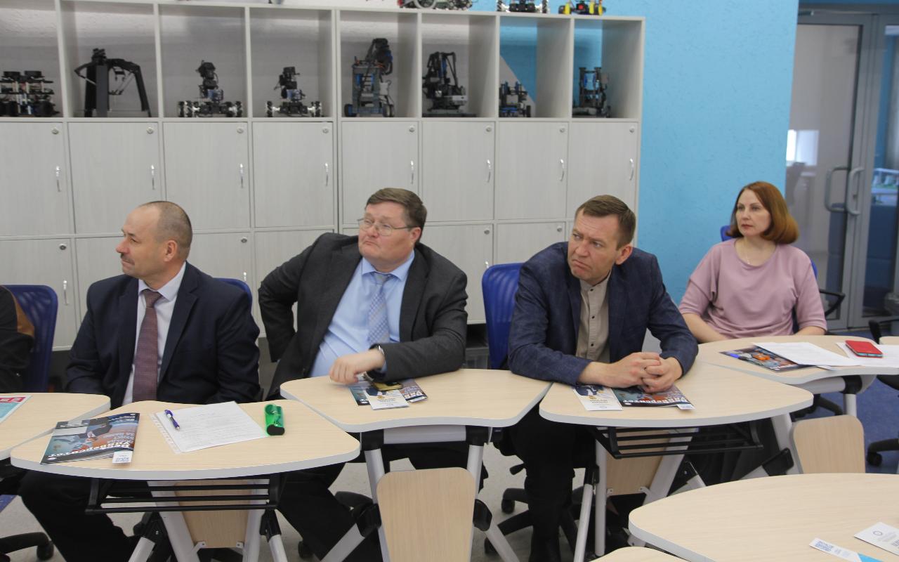 ФОТО к новости: Взаимодействие расширяется: НГПУ и Усть-Таркский район подписали соглашение о сотрудничестве