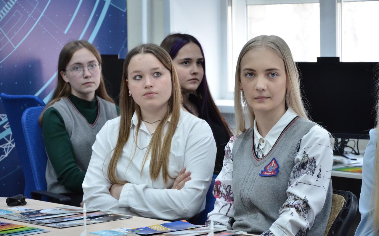 ФОТО к новости: Школьники Маслянинского района на экскурсии в технопарке НГПУ