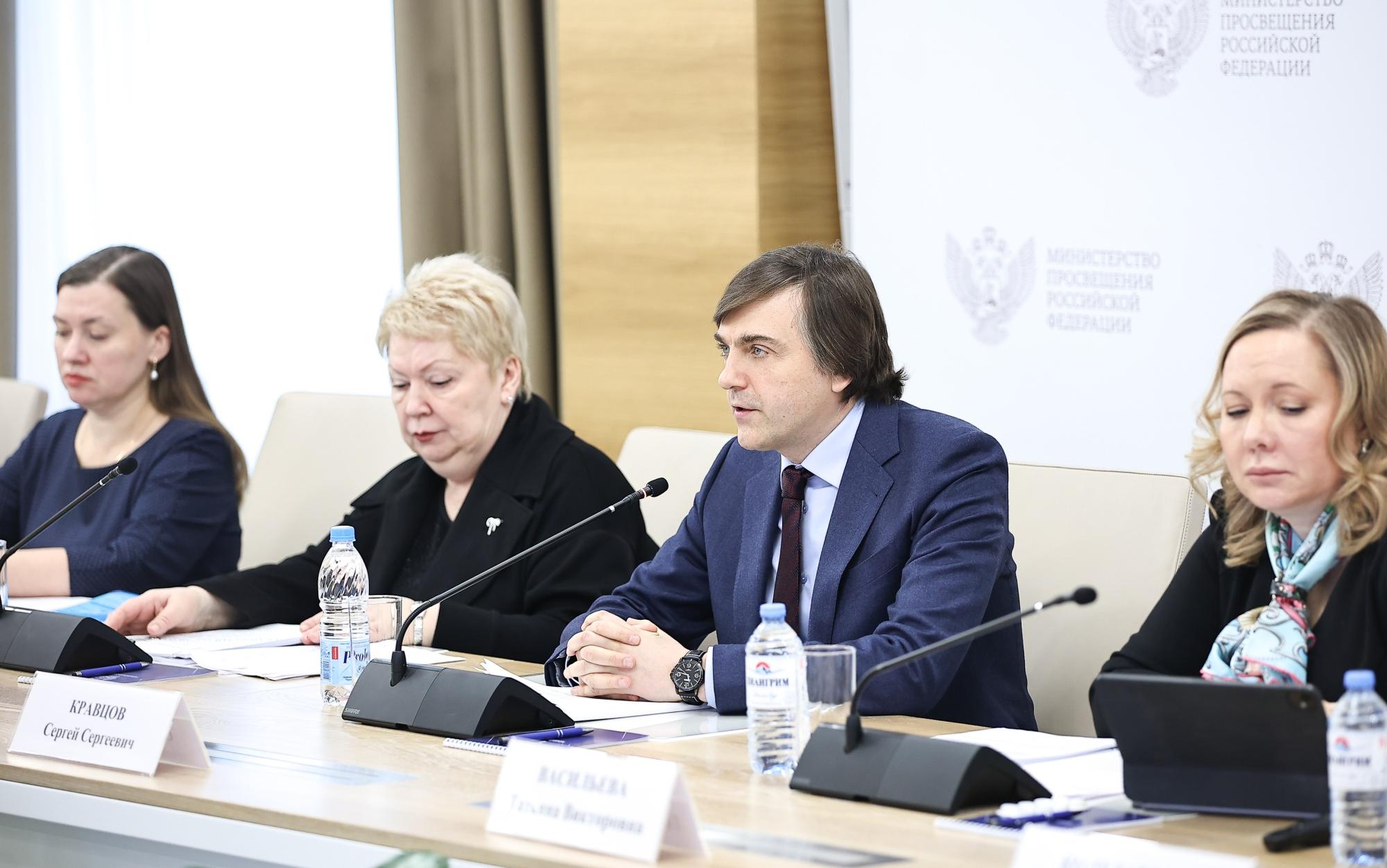 ФОТО к новости: Сергей Кравцов: «Важно утвердить в Стратегии развития образования принципы, которые сформированы в системе в последние годы»