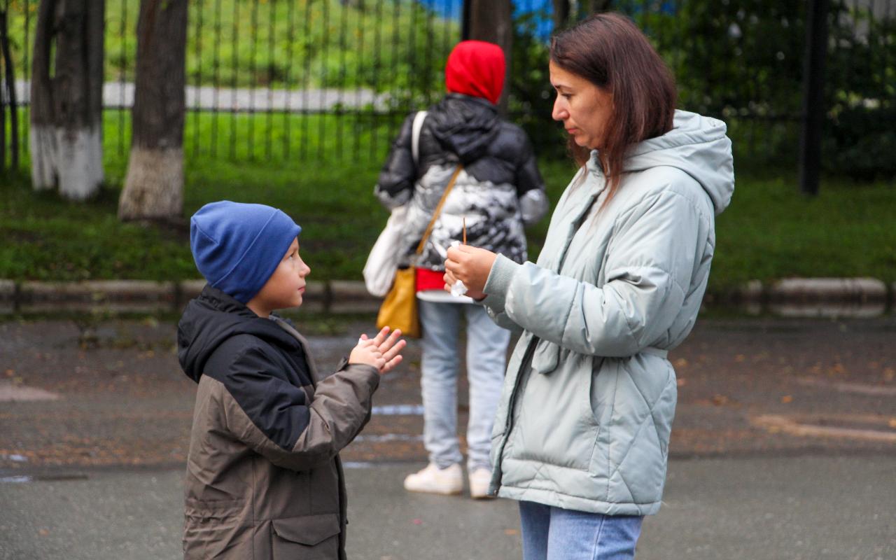 ФОТО к новости: На площади НГПУ отметили «День соседей»