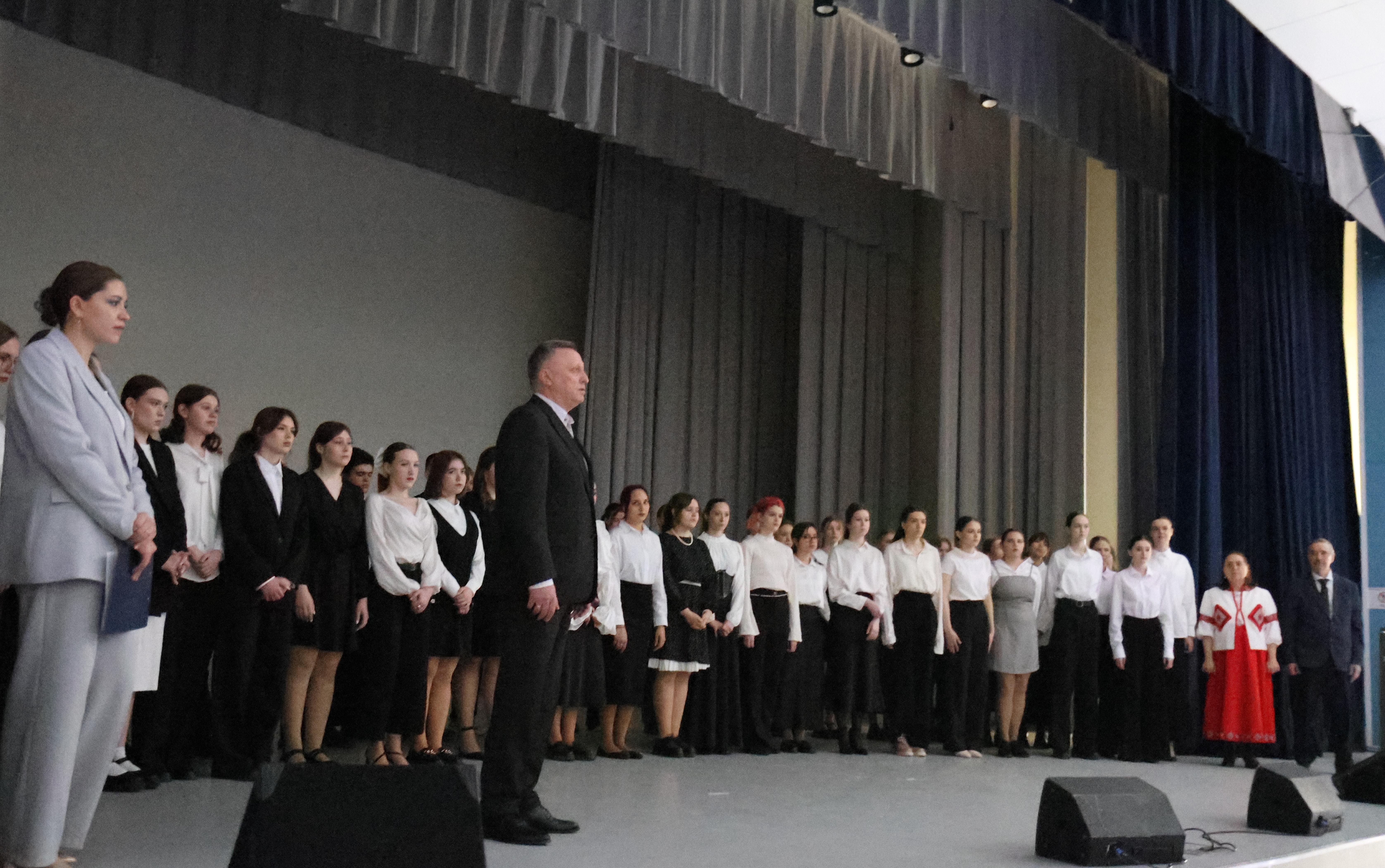 ФОТО к новости: Свет в темноте: концерт «Наследники Великой Победы» в НГПУ