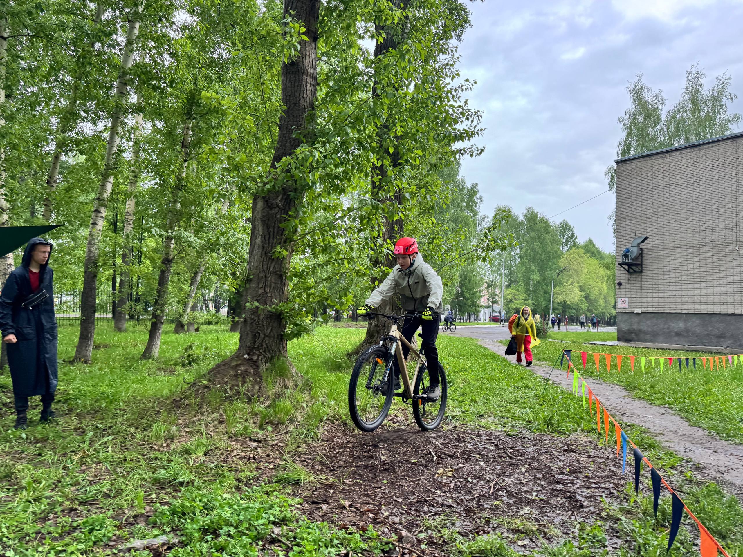ФОТО к новости: В НГПУ прошли соревнования по велотуризму