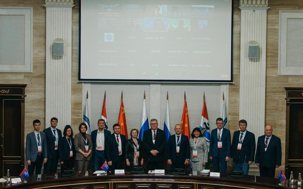 ФОТО к новости: Педвузы России и Китая обсудили развитие педагогического образования в эпоху цифровизации на форуме в Новосибирске