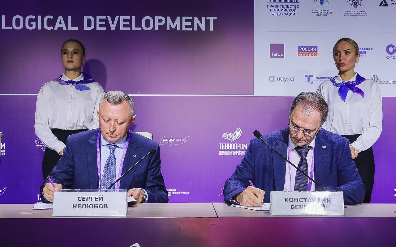 ФОТО к новости: «Технопром-2026»: НГПУ официально заключил соглашения с двумя новыми партнерами