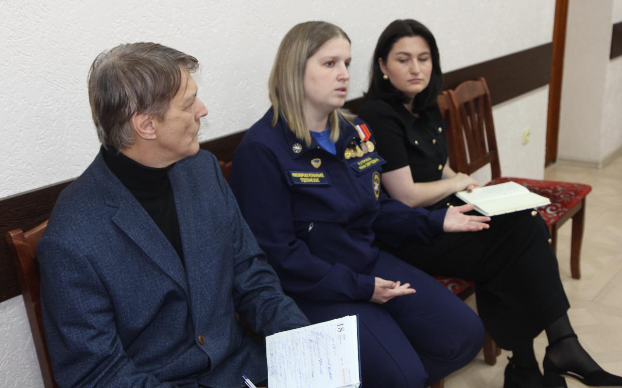 ФОТО к новости: Спасать людей по зову сердца: и.о. ректора НГПУ встретился с представителями отряда «SALUS»