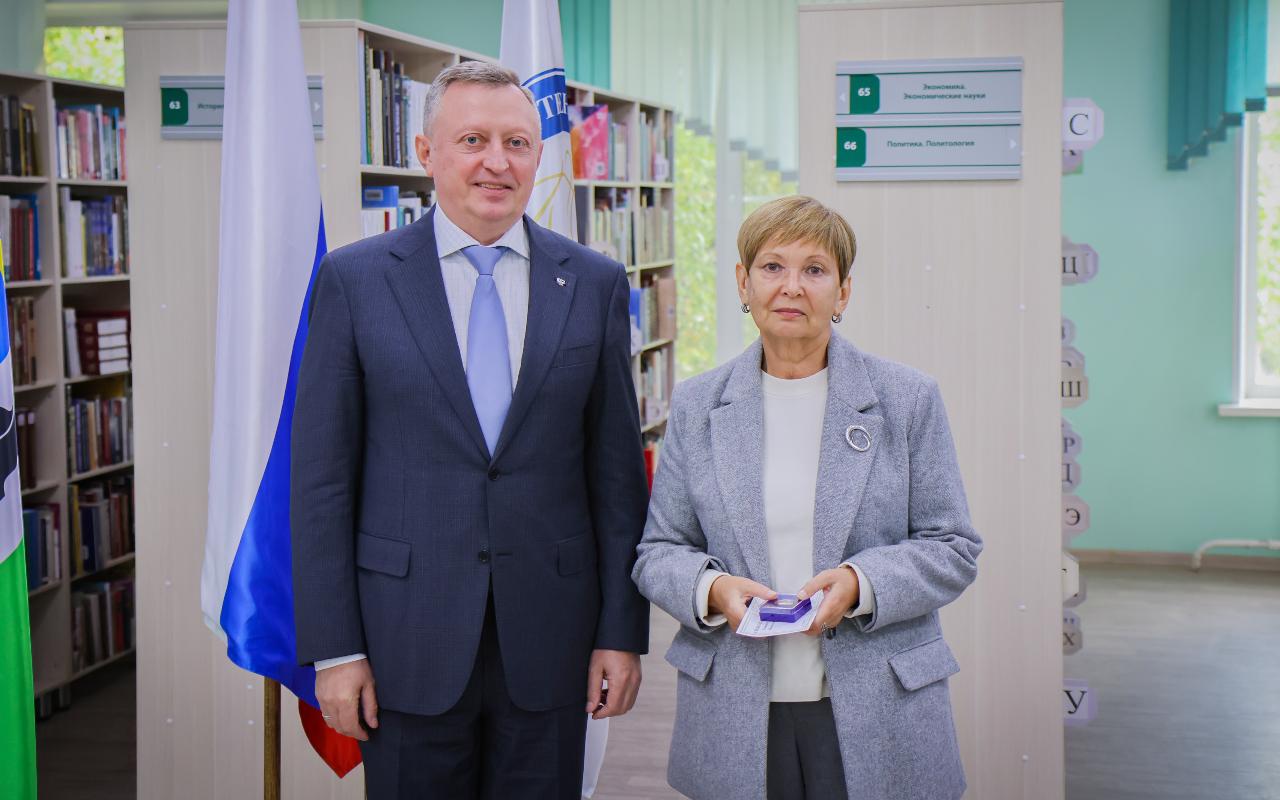 ФОТО к новости: Главная ценность университета: лучшие работники НГПУ удостоены наград и почётных званий Министерства просвещения Российской Федерации