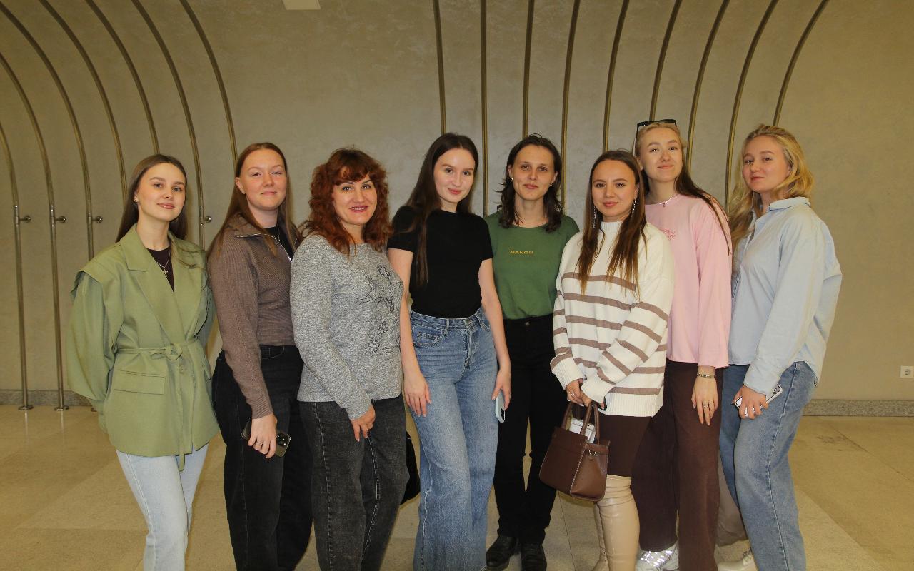 ФОТО к новости: Дневник ПедСибири: творчество юных дизайнеров ИИ НГПУ представил в Новосибирской филармонии