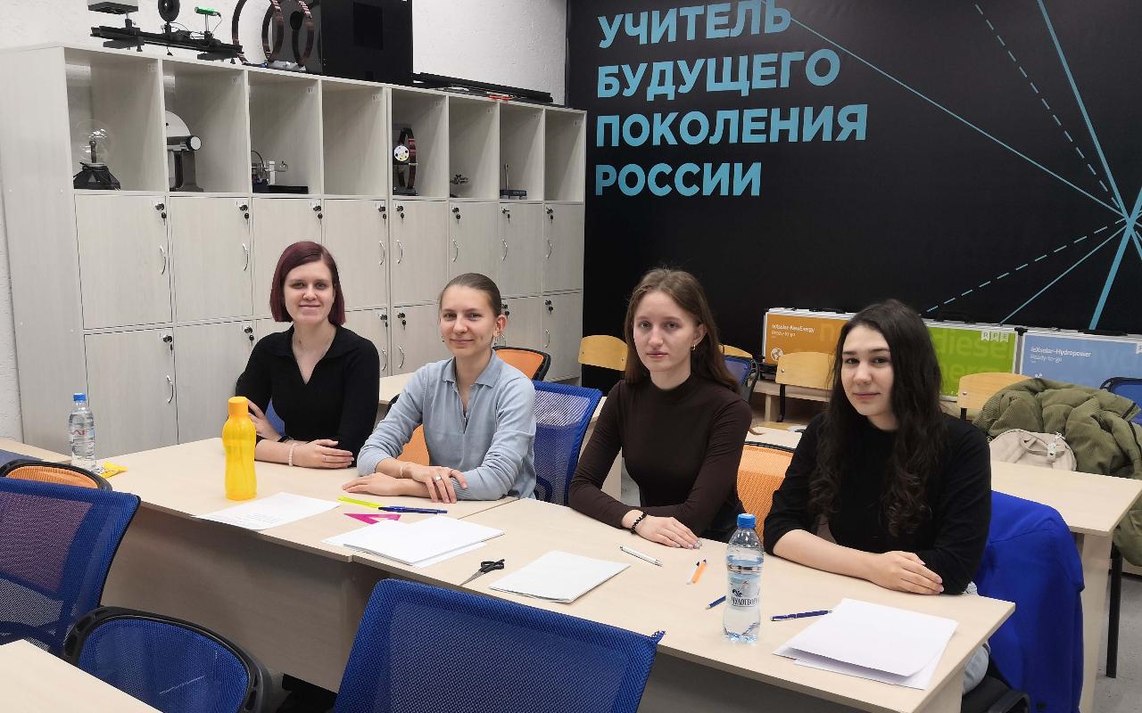 Второе место – у «Дримтим»: студенты НГПУ успешно выступили на Всероссийской олимпиаде по элементарной физике